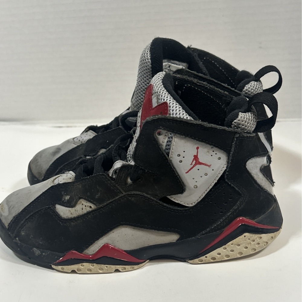 Nike Kids 1.5Y Jordan True Flight Black Varsity Red Wolf Grey *READ